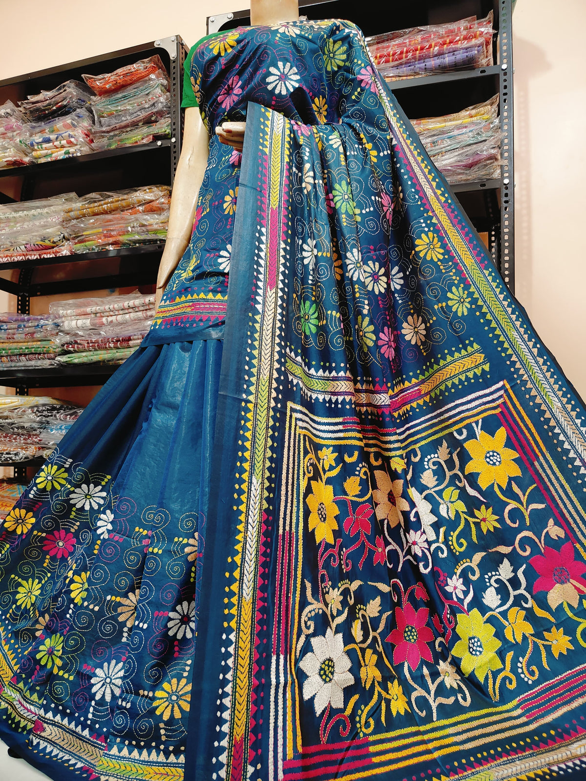Traditional Shantiniketan hand Kanthastitch saree On
Belendend bangalore silk Material
With Kanthastitch Work Bp