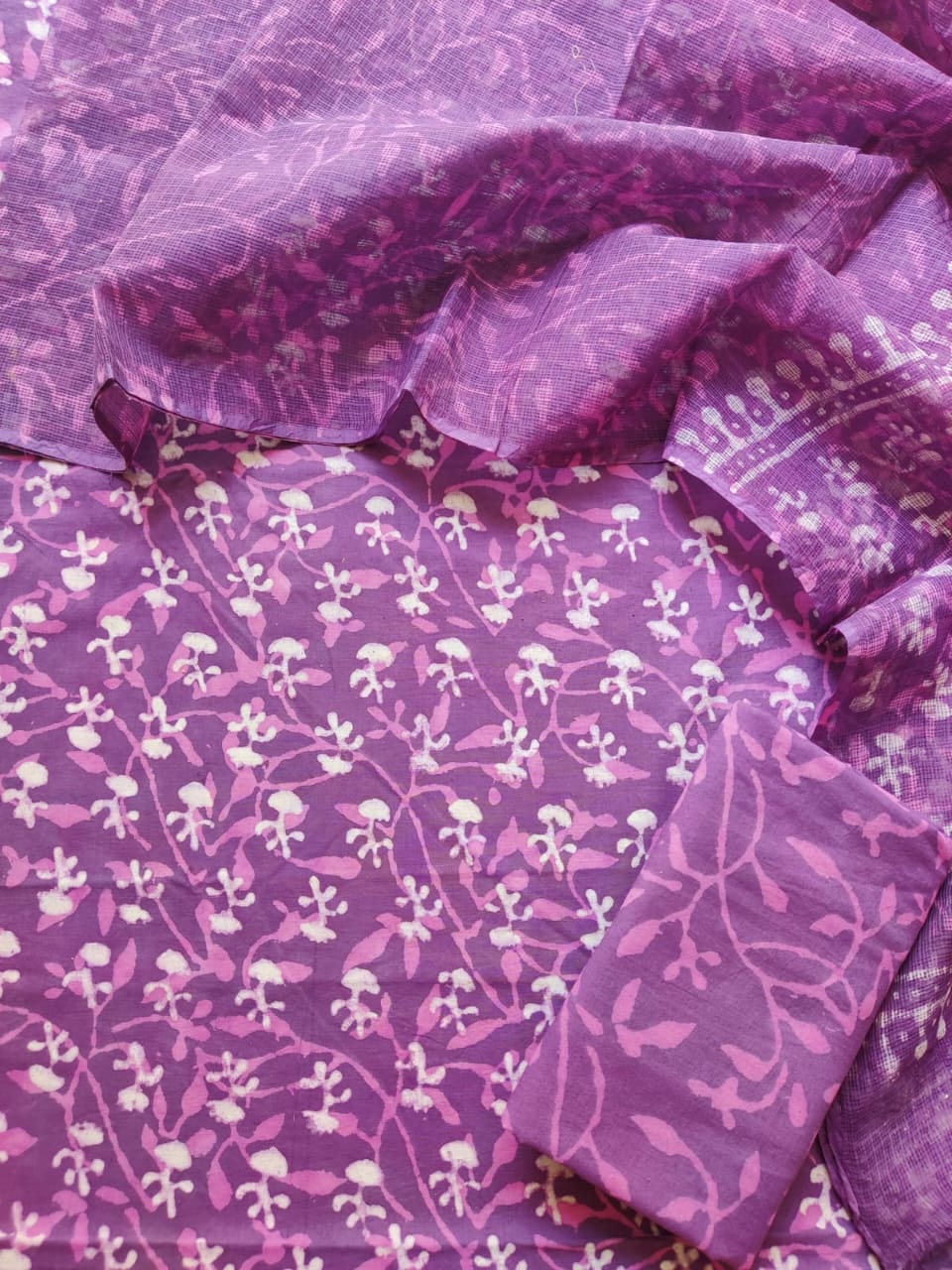 Block printed cotton suit with kota doriya duppta
Top @ bottom *cotton*
Duptta *kota doriya*