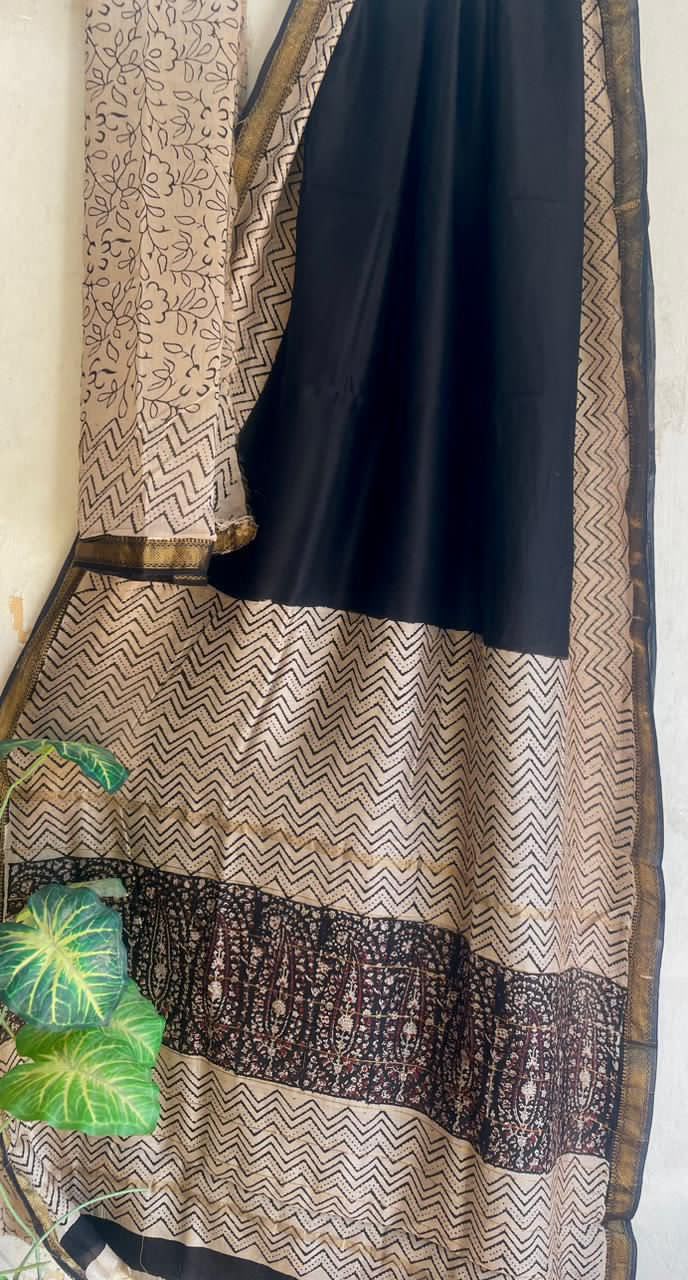 🍁Beautifully Crafted Maheshwari Silk Saree collection🍁
Specially Designed in Bagru jahota rapid dabu hand block print
100% Natural Dye
Fabric : Maheshwari Silk
Length : 5.5 Meters
Blouse Piece : 0.90 Meter