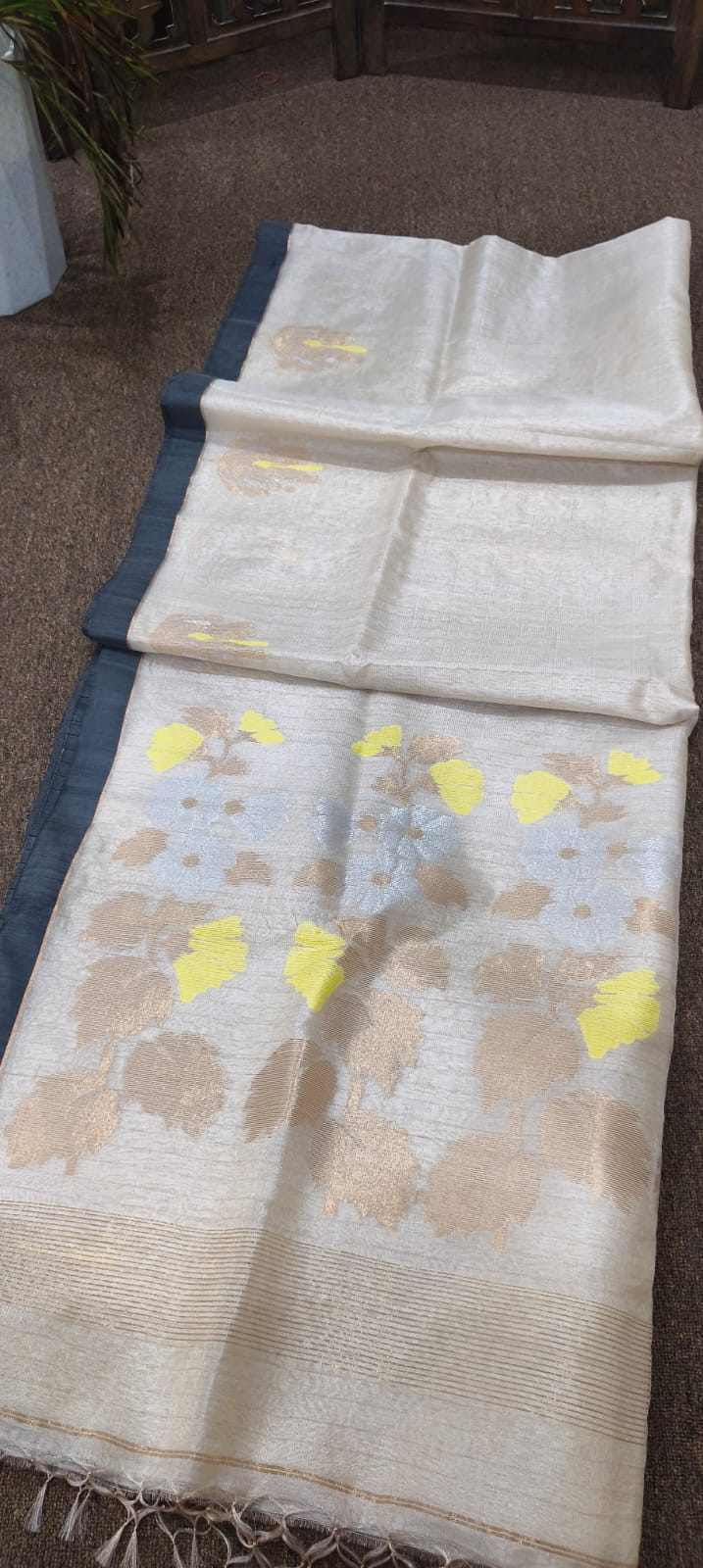 Tissu tussar jamdani
Pure gachi tussar
With bp