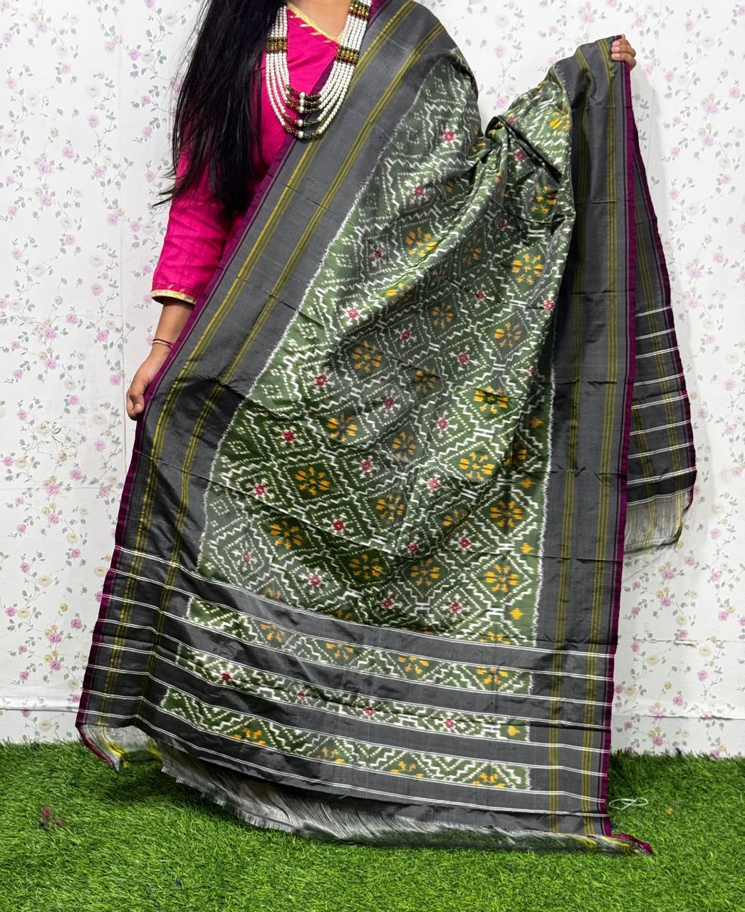 *IKKAT SILK DUPPATA*
*Length: 2.5 meters*
*Height: 36 inches*