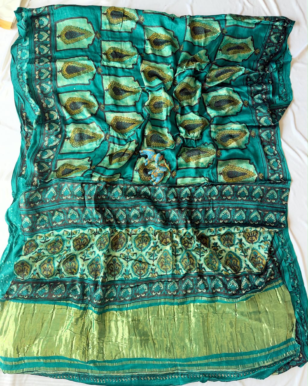 Expo quality *Pure 100% LAGDI PATTA MODAL Gajji Silk Saree*
Bagru handblock print
Ajrakh print & Rapid print
Print detail's
*Ayurveda Redefined Anar chilka*
*Nashpal dye Ajrakh print*
*Hand Block & dabu print*
Use only natural
(Pomegranate peel)
With beautiful printed blouse
Saree length:- 6.5m with blouse 👚
Premium quality