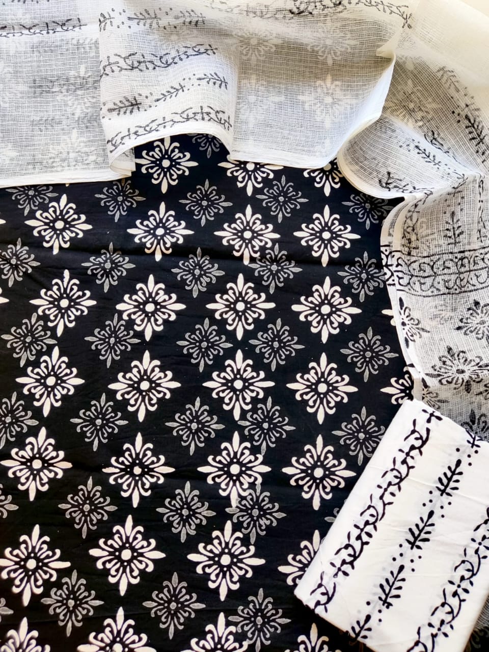 Block printed cotton suit with kota doriya duppta
Top @ bottom *cotton*
Duptta *kota doriya*