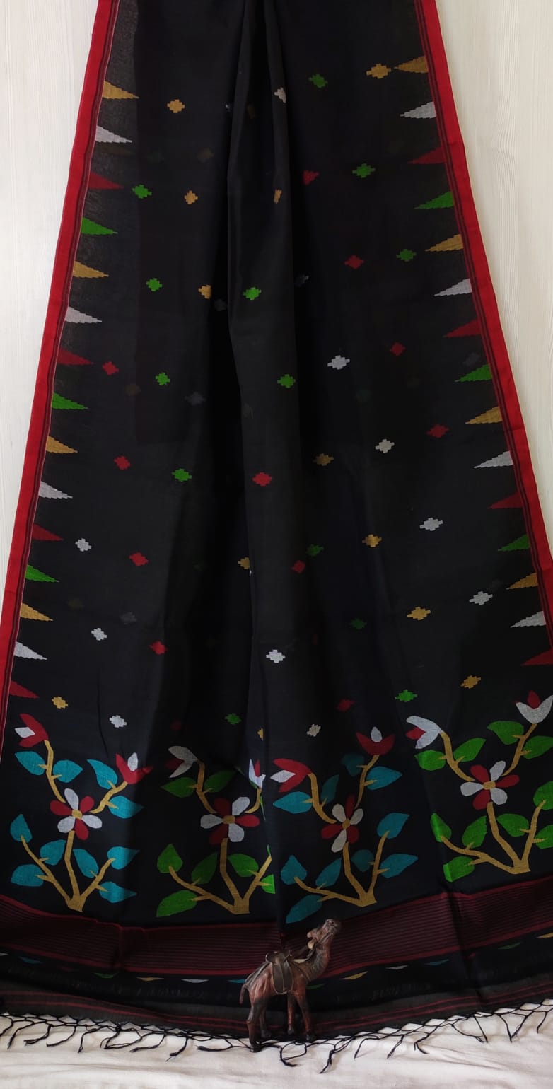 Very exclusive,Beautiful 100 Count pure
Cotton by Cotton Hand Spoon jamdani
with temple border with very
elegant jamdani motif pallu
Without bp