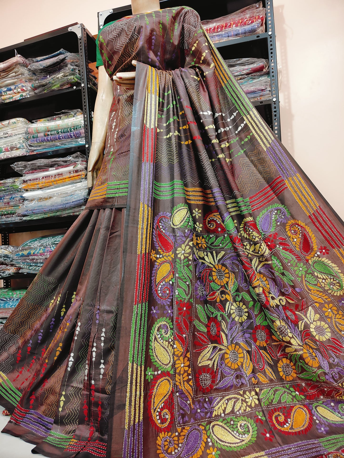 Traditional Shantiniketan hand Kanthastitch saree On
Belendend bangalore silk Material
With Kanthastitch Work Bp