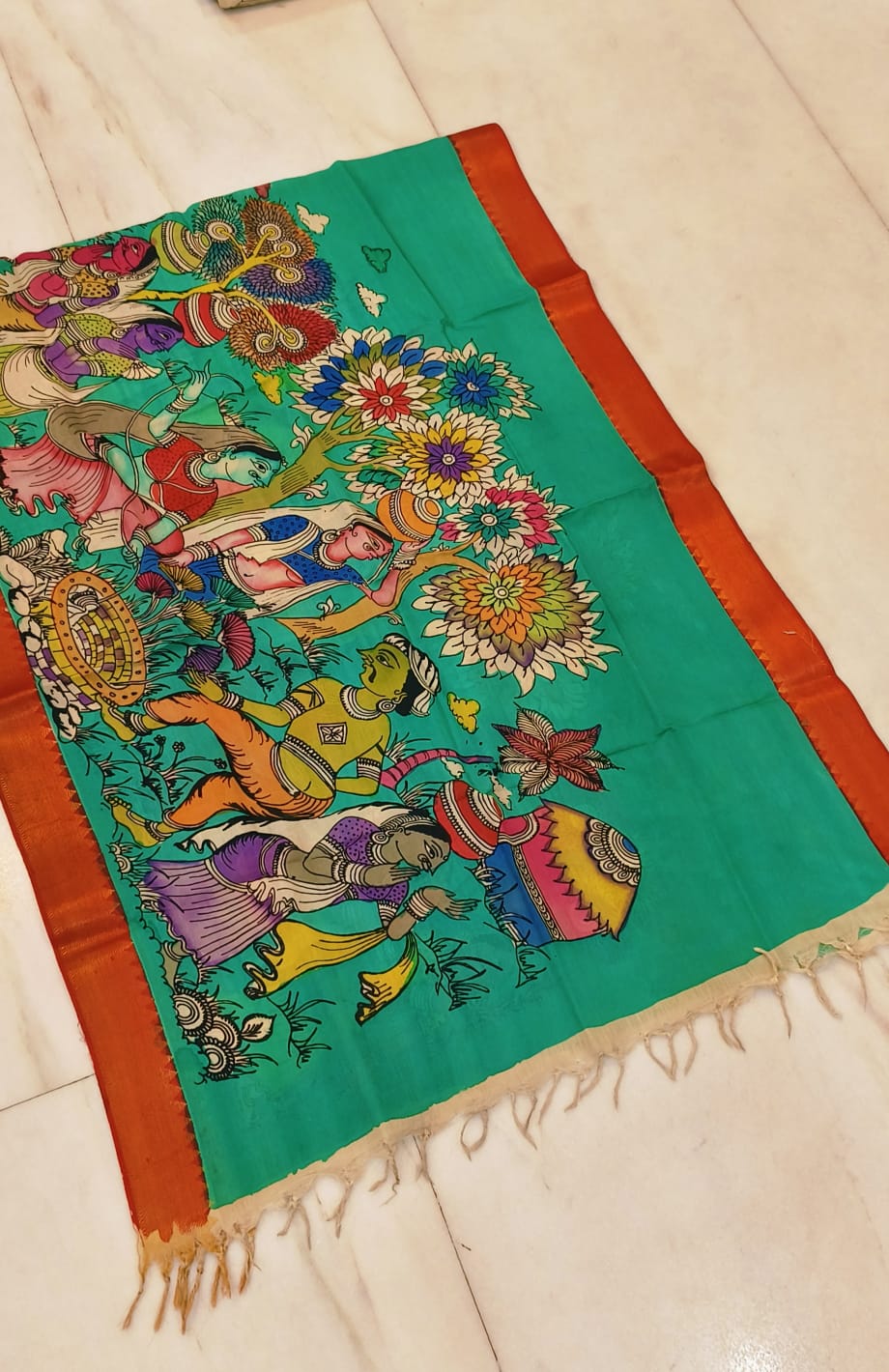 *Mangagiri silk duppatas*
*Pen kalamkari*
*Hand drawn hand painted*
*Length 2.25 mtr*
*Width: 36 inch*