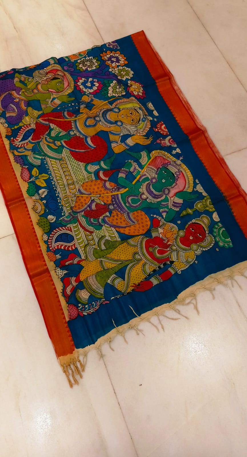 *Mangagiri silk duppatas*
*Pen kalamkari*
*Hand drawn hand painted*
*Length 2.25 mtr*
*Width: 36 inch*