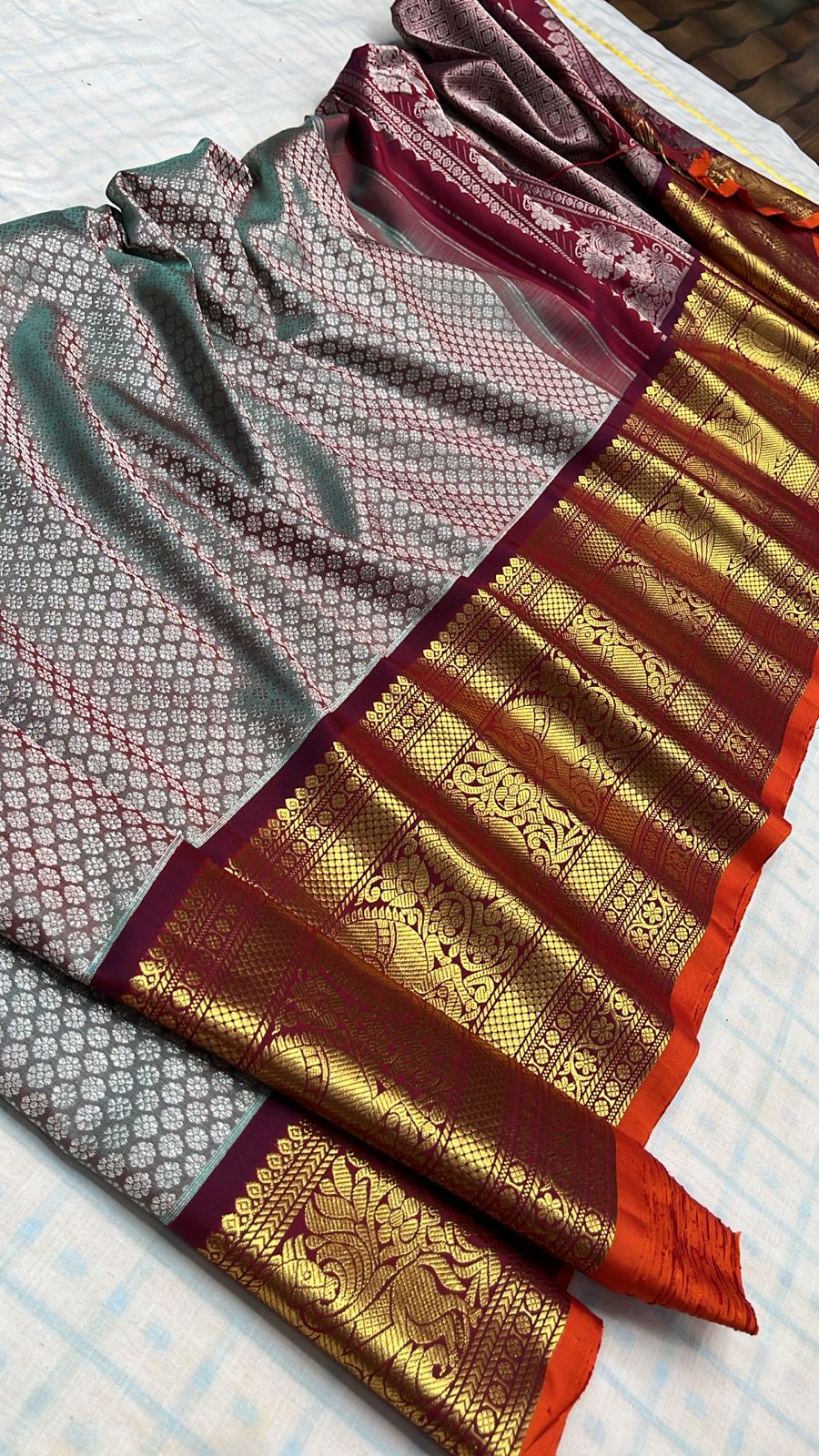 ✨✨Pure Gadwal Traditional
Border Brocade
Pattu Sarees ✨✨