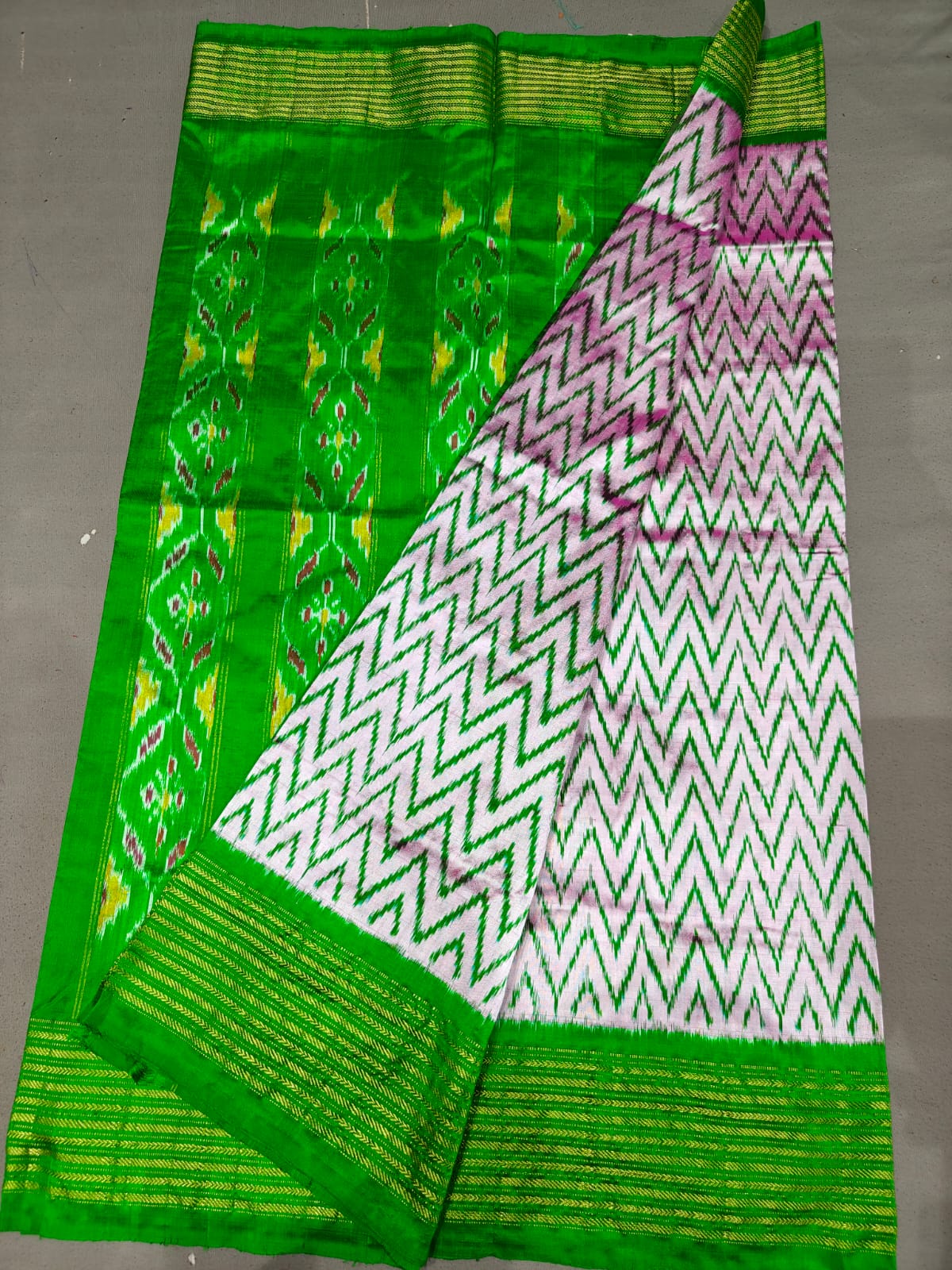 Latest and Exclusive
*IKKAT SILK SAREES*
👉🏻 *EXCLUSIVE SPL DESIGN SAREES**
Silk mark Certified
Double weaving
*Spl KADDI PET BORDER SAREES*