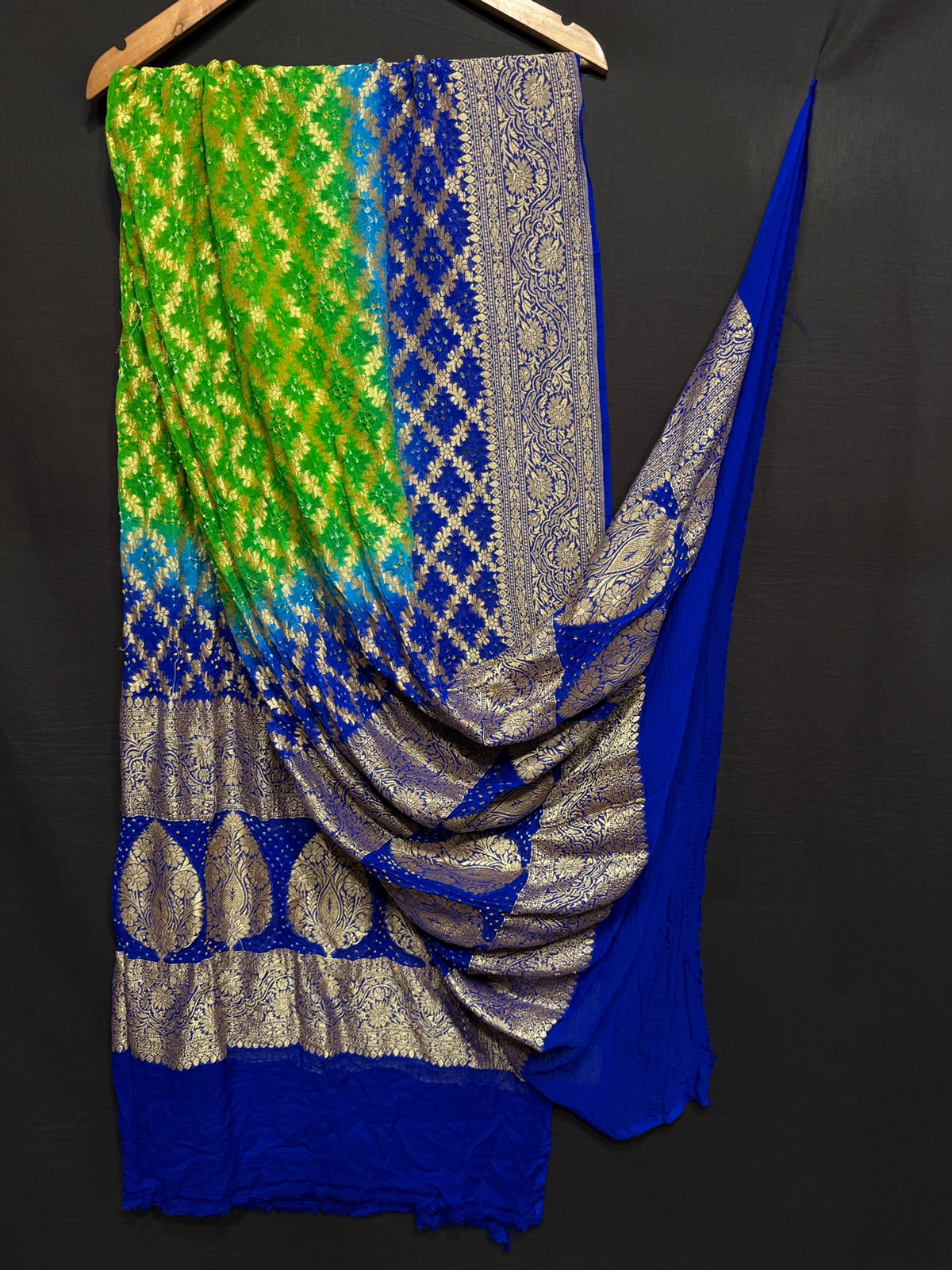 **Nim Zari Bandhej Dupatta**
- **Fabric:** handwoven Georgette
- **Design:** Beautiful Bandhej, Real Nimzari
- **Quality:** Best quality & colour
- ** colour:** pastel & Dark
**Description:**
- **Length:** 2.50 meters, full length
- **Use:** Dress & Lehenga Choli Dupatta