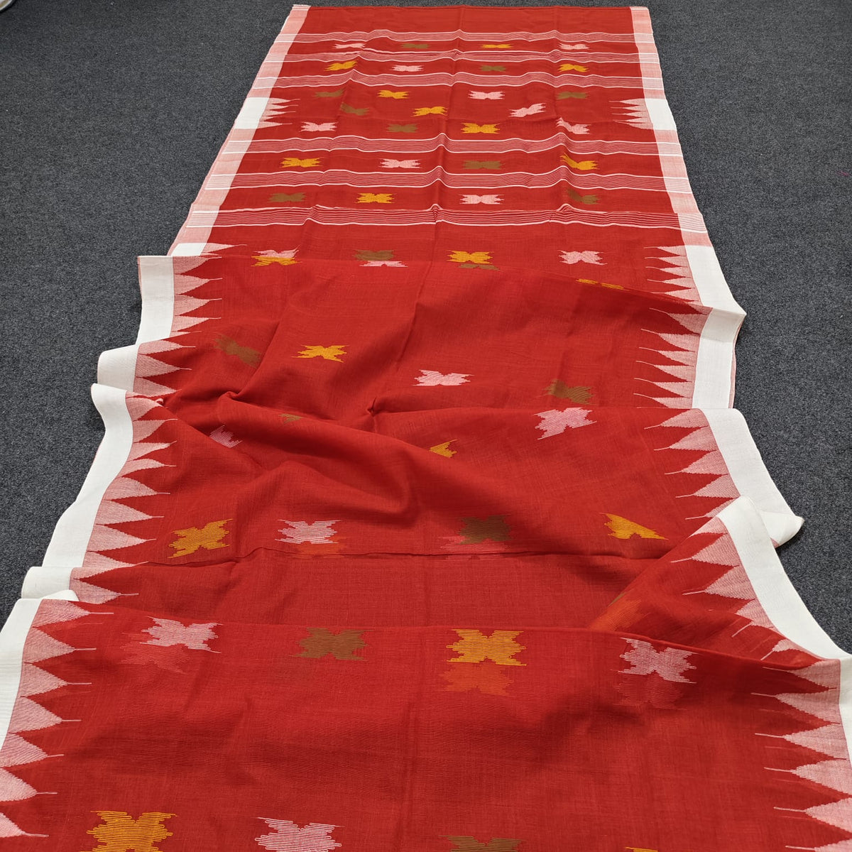 Authentic handloom
monipuri cotton saree
With bp