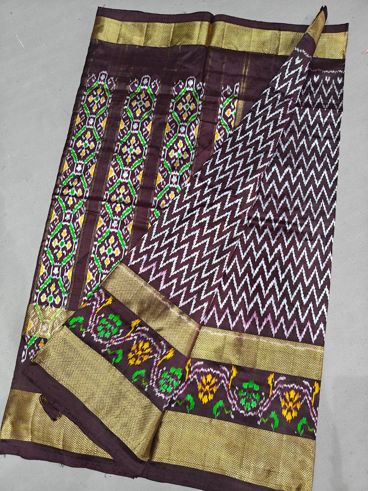 Latest and Exclusive
*IKKAT SILK SAREES*
👉🏻 *EXCLUSIVE SPL DESIGN SAREES**
Silk mark Certified
Double weaving
*Spl KADDI PET BORDER SAREES*