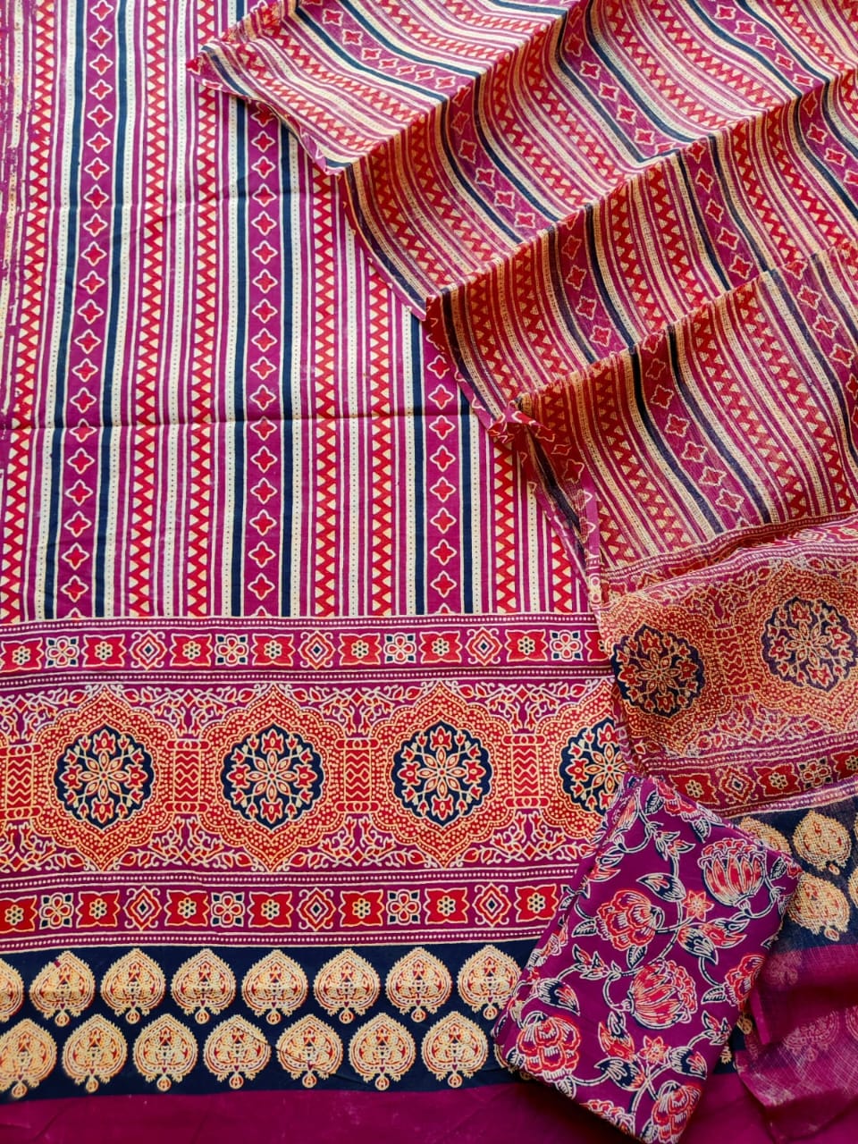 Block printed cotton suit with kota doriya duppta
Top @ bottom *cotton*
Duptta *kota doriya*
