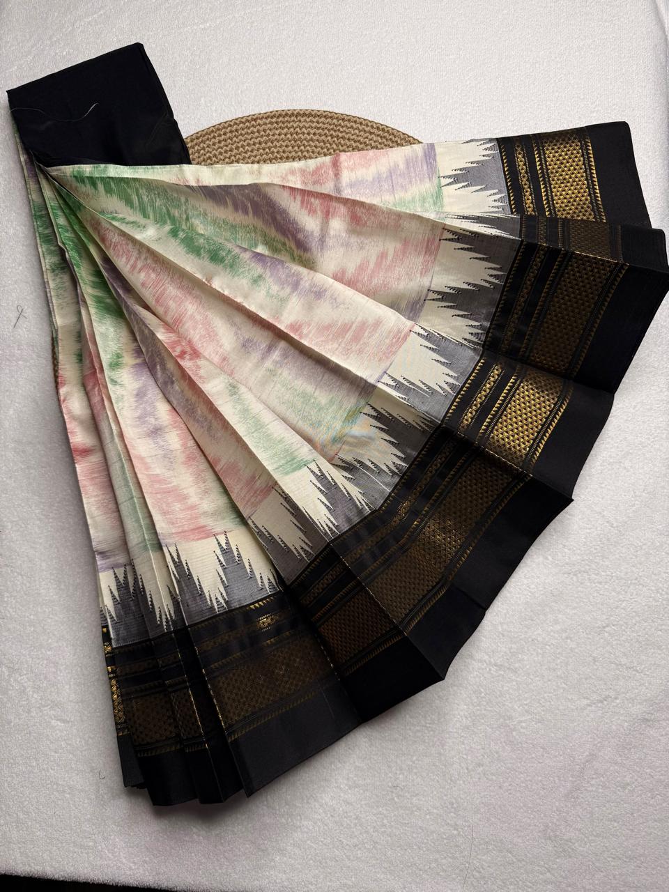 Material - pure silk
Border - chikki paras
Saree Name -ilkal pure silk horizontal and also vertical stripes jari with temple border saree
Pallu -silk pallu
Blouse -contrast
Handloom -yes
Saree length- 6.2