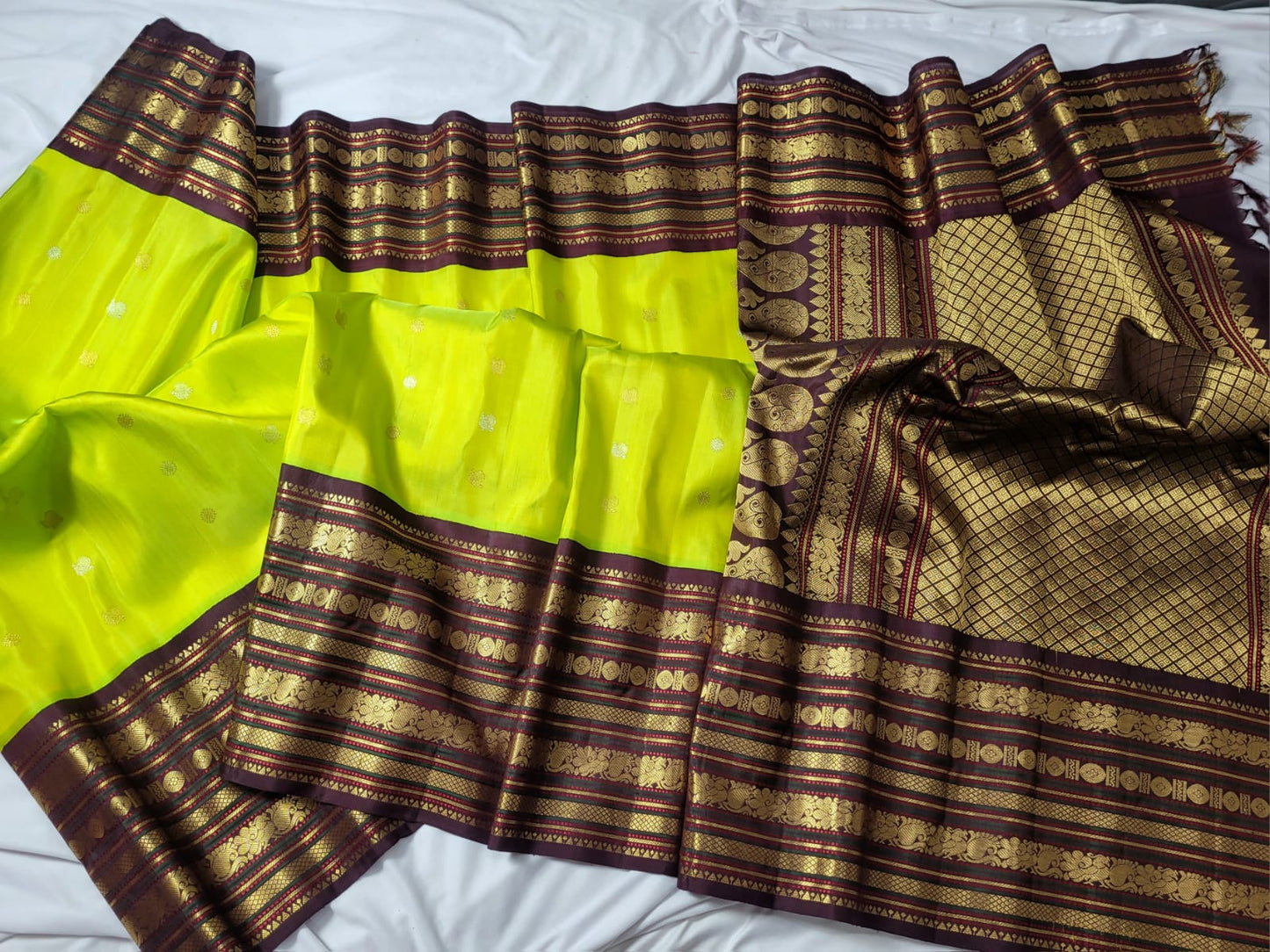 Abhlata | Pure Pattu Gadwal Sarees