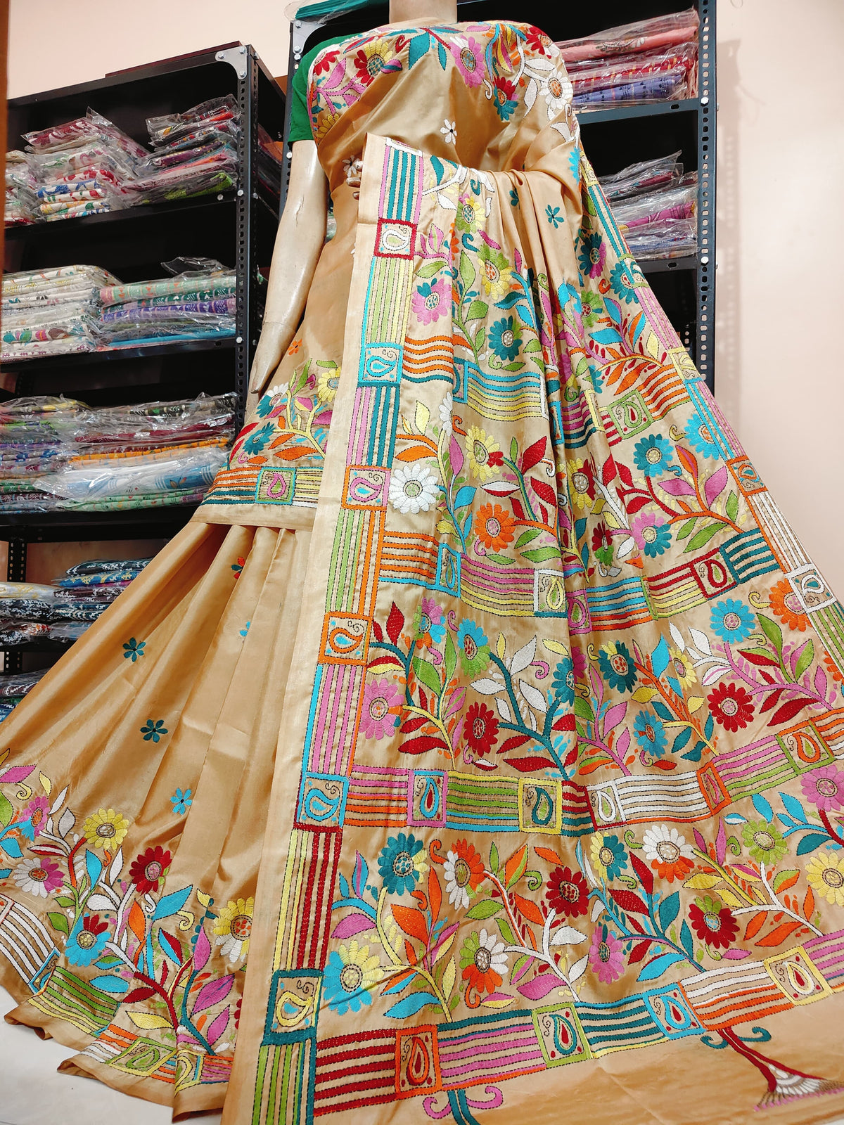 Traditional Shantiniketan hand Kanthastitch saree On
Belendend bangalore silk Material
With Kanthastitch Work Bp