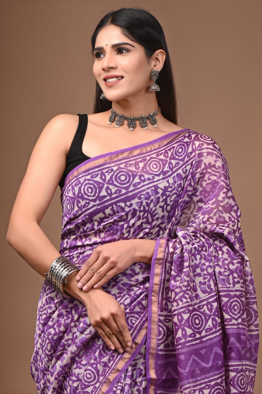 Chanderi silk sarees traditional collection
Hand block printed chanderi silk Sarees with blouse
Natural dye n color
Super quality:,fine fabric:,
Size- 6.5