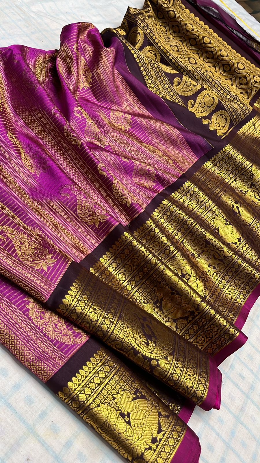 ✨✨Pure Gadwal Traditional
Border Brocade
Pattu Sarees ✨✨