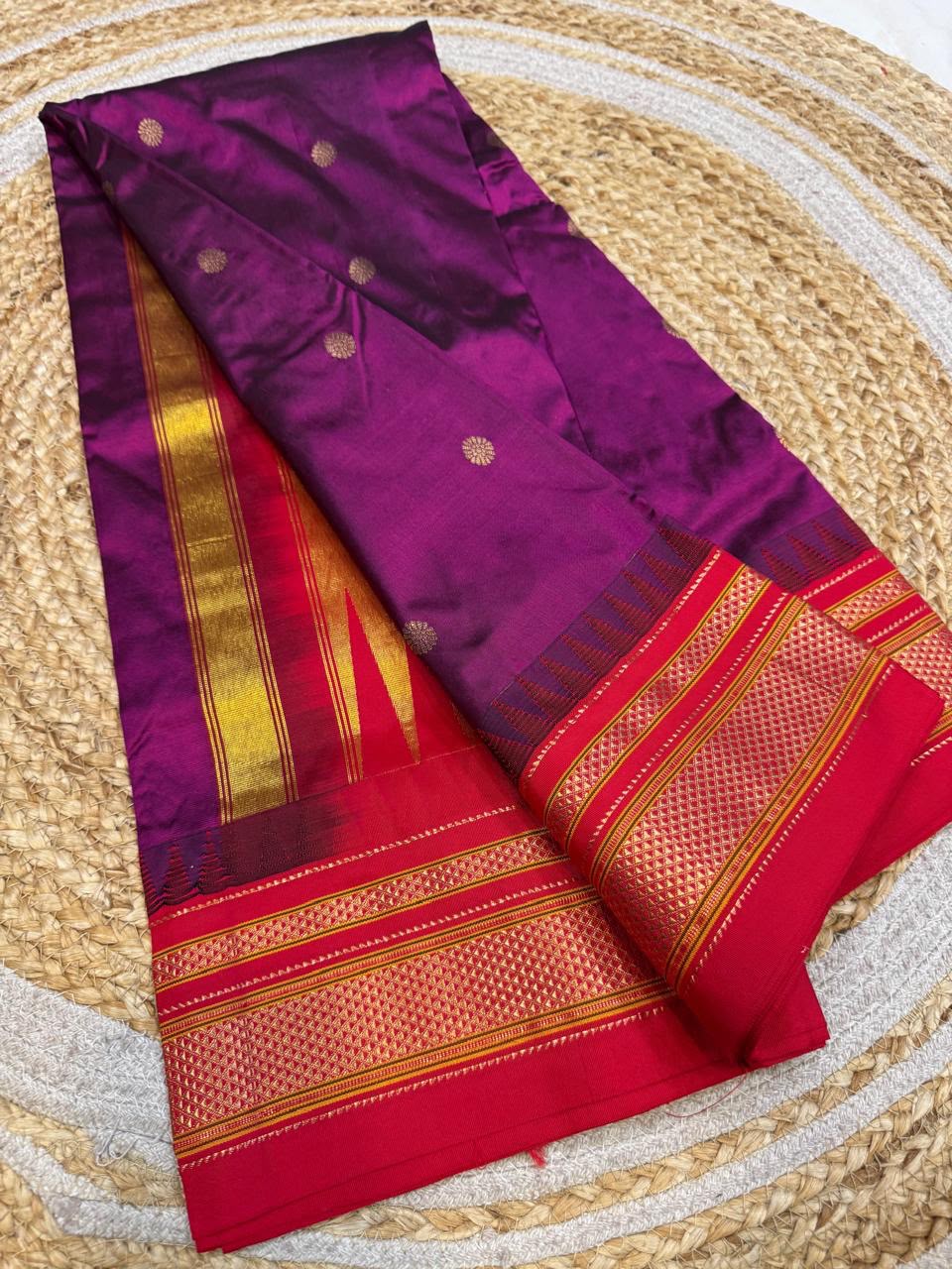 *All New Colours*
*Exclusive silk ilkal saree*
*Pure silk korvai temple border* with *body butta* design superior quality ilkal saree & contrast blouse
6.10mtrs length
Full body pure silk
Border, pallu & blouse semi silk