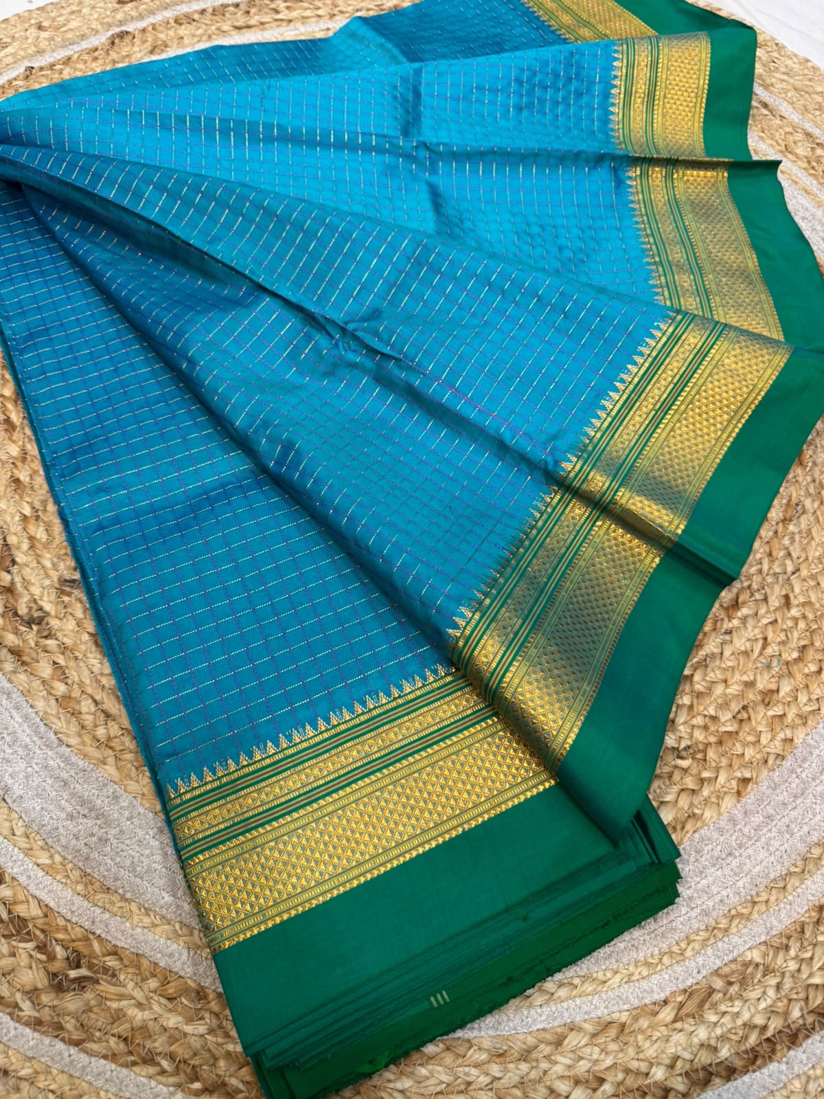 *Ilkal saree with silk mark approved*
*Pure silk chukki Faras border* superior quality
Body small checks design popularly known as *Chaduranga Chukki* & *Zari lines* ilkal saree
With running blouse saree
*Price - 16500