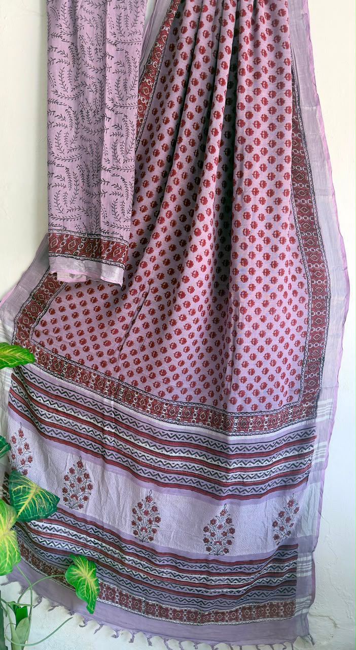👌🏻Linen collection 👌🏻
.... *Hand* block printed linen saree with blouse.....
Size 6.5 with blouse
Natural dye n colour
Pure hand ( without screen print )