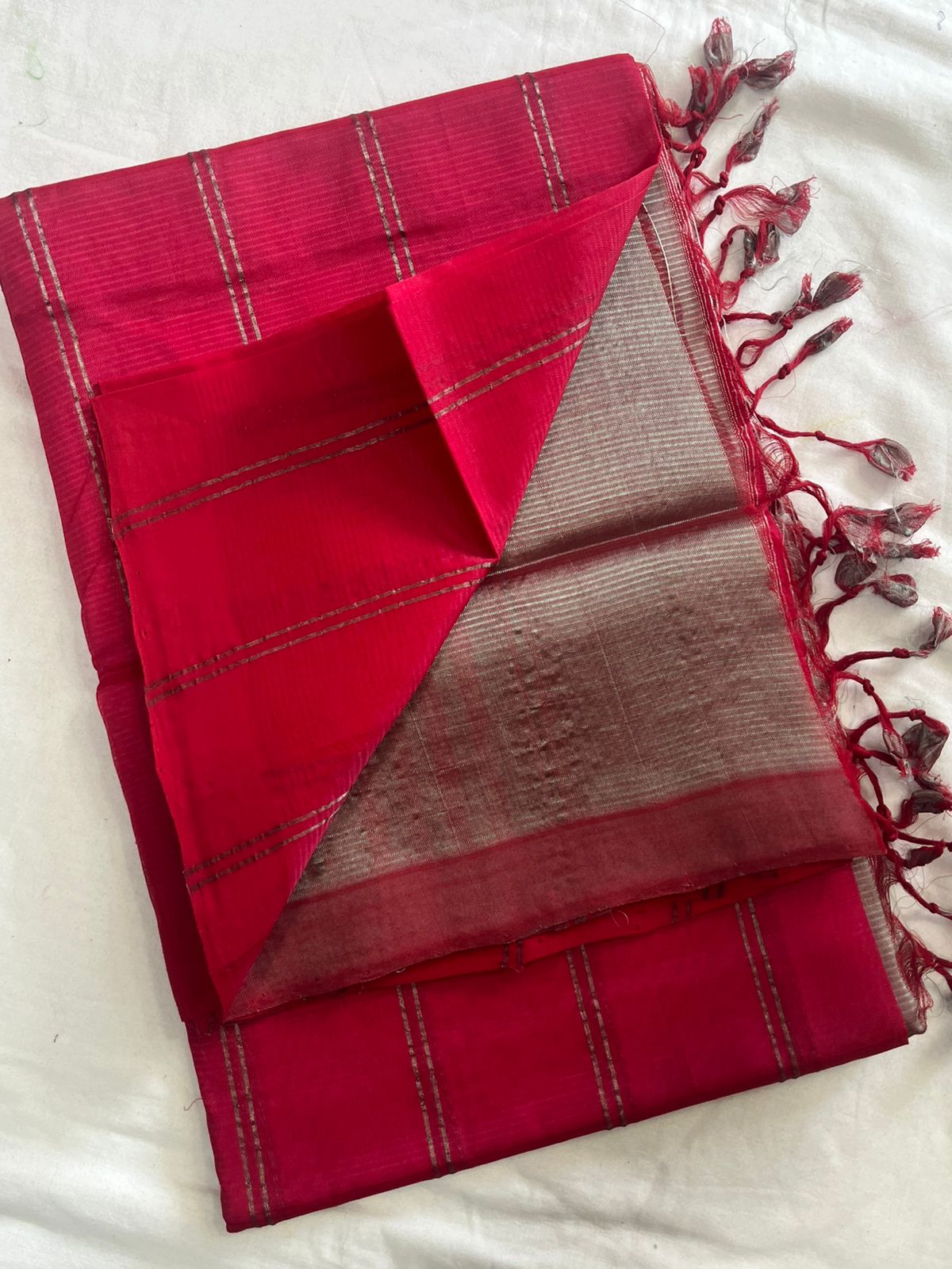 **Material **:- Mangalagiri handloom pattu by cotton
**Model **:- all-over zari lines model sarees
Contrast zari lines pallu & blouse