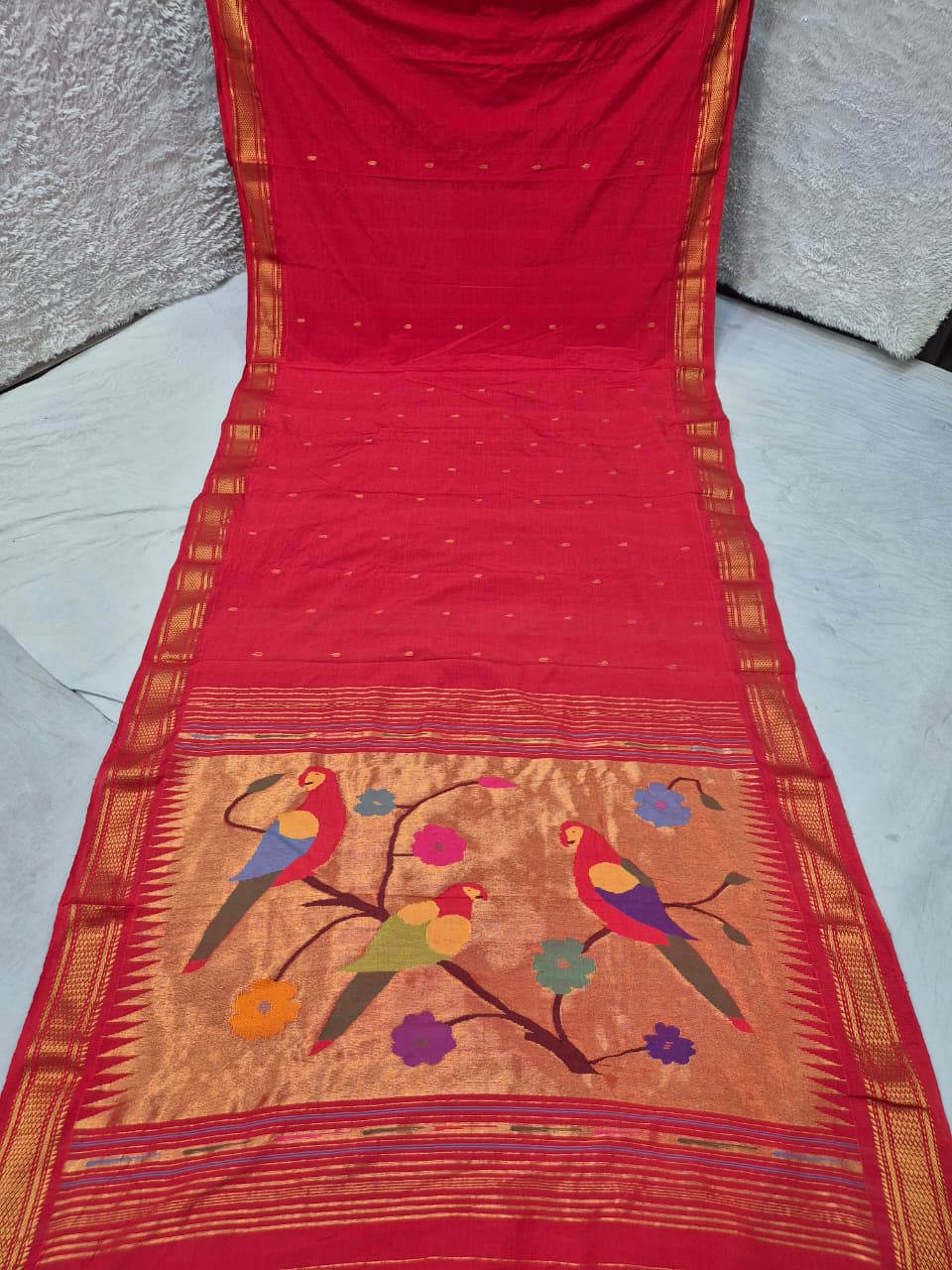 Yeola cotton paithani*
Pure cotton
Handloom saree
Traditional Narali border
Running blouse
Shoulder butta