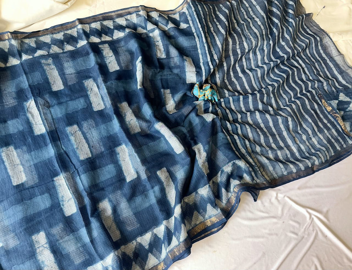 Summer special collection
Vanaspati ajark print
🥻🥻🥻🥻🥻🥻
Kota saree new collection of Bagru print
New collection Saree Kota Doriya .
Hand made
Block print , Dabu print , Bagru print , vaspati print, ajark prijt
Saree length 5.5 mtr
Blouse. 80cm
Hand block printed