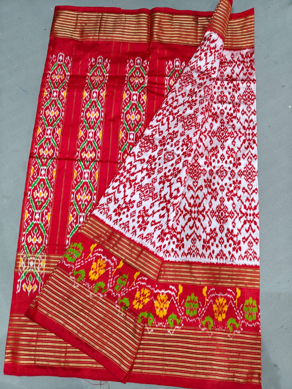 Latest and Exclusive
*IKKAT SILK SAREES*
👉🏻 *EXCLUSIVE SPL DESIGN SAREES**
Silk mark Certified
Double weaving
*Spl KADDI PET BORDER SAREES*