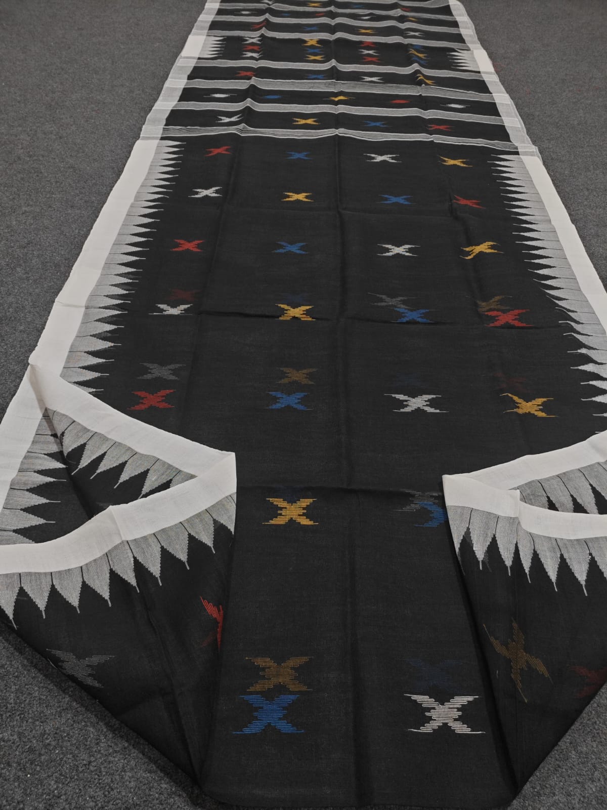 Authentic handloom
monipuri cotton saree
With bp