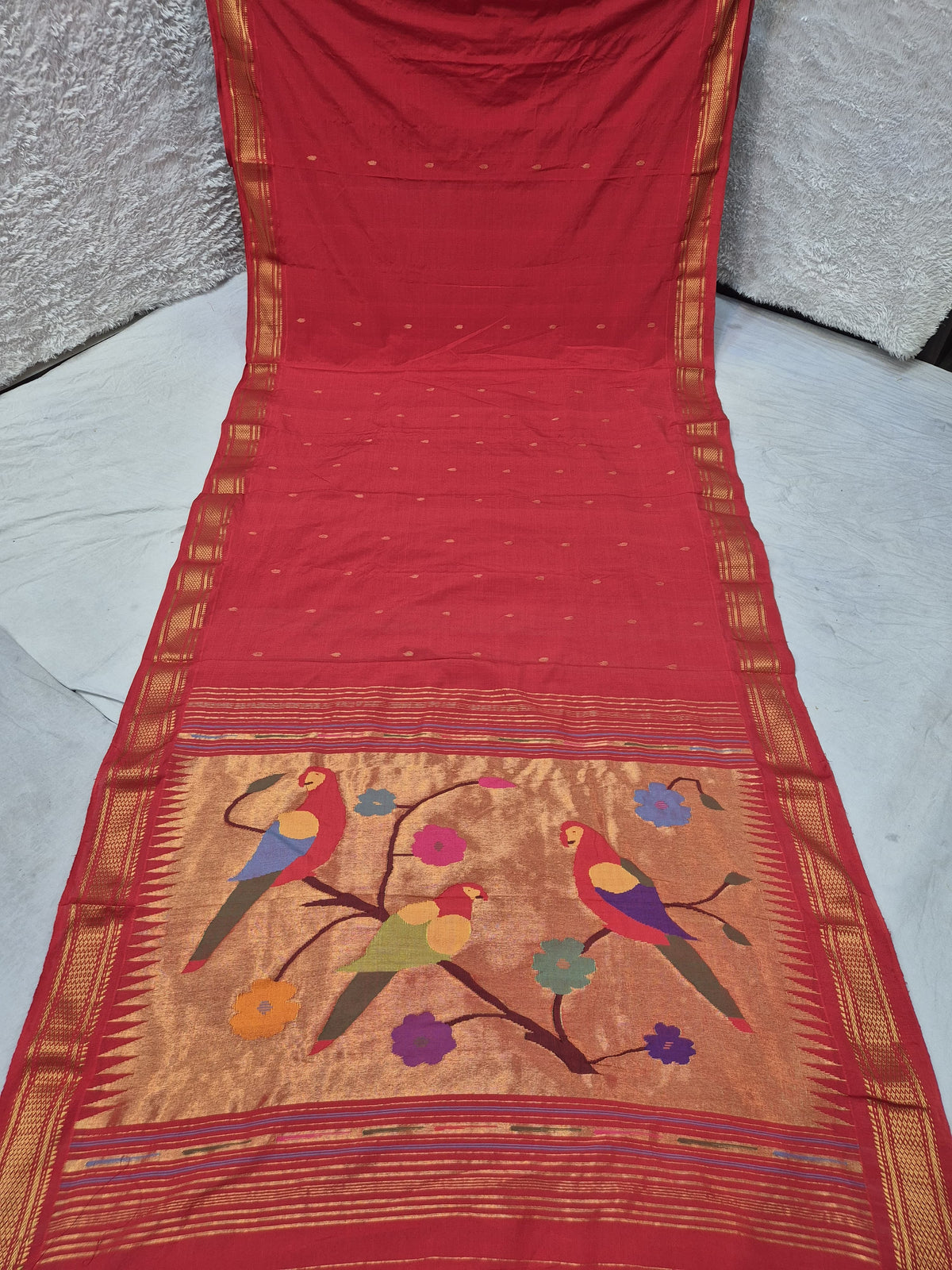 Yeola cotton paithani*
Pure cotton
Handloom saree
Traditional Narali border
Running blouse
Shoulder butta