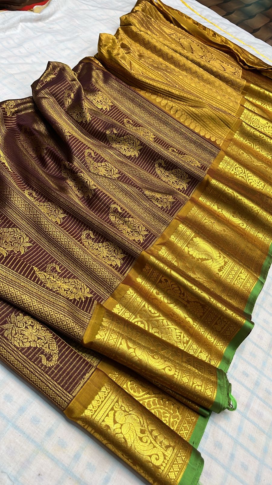 ✨✨Pure Gadwal Traditional
Border Brocade
Pattu Sarees ✨✨