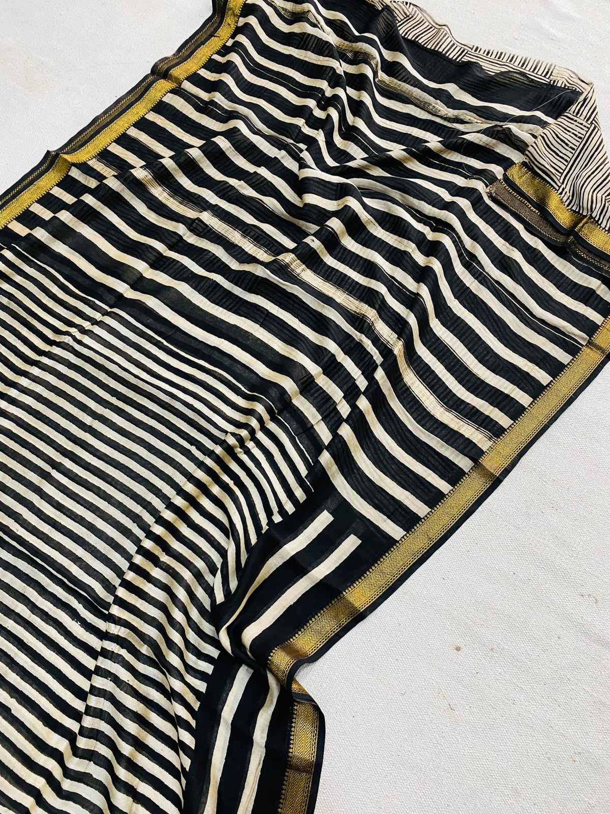 Let’s Wear #ethicallymade✅
🍁Beautifully Crafted Maheshwari Silk Saree collection🍁
Specially Designed in Bagru jahota rapid dabu hand block print
100% Natural Dye
Fabric : Maheshwari Silk
Length : 5.5 Meters
Blouse Piece : 0.90 Meter