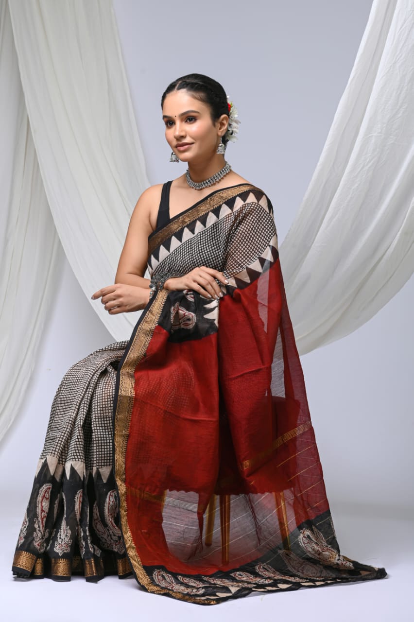 🍁new arrival🍁
Naspal pomegranate print
👌Maheswari silk saree👌
Hand block printed Maheswari silk sarees with blouse
Size- 6.5 with blouse
Quality- silk by silk
Approx weight- 470 gram
👉Pure hand block