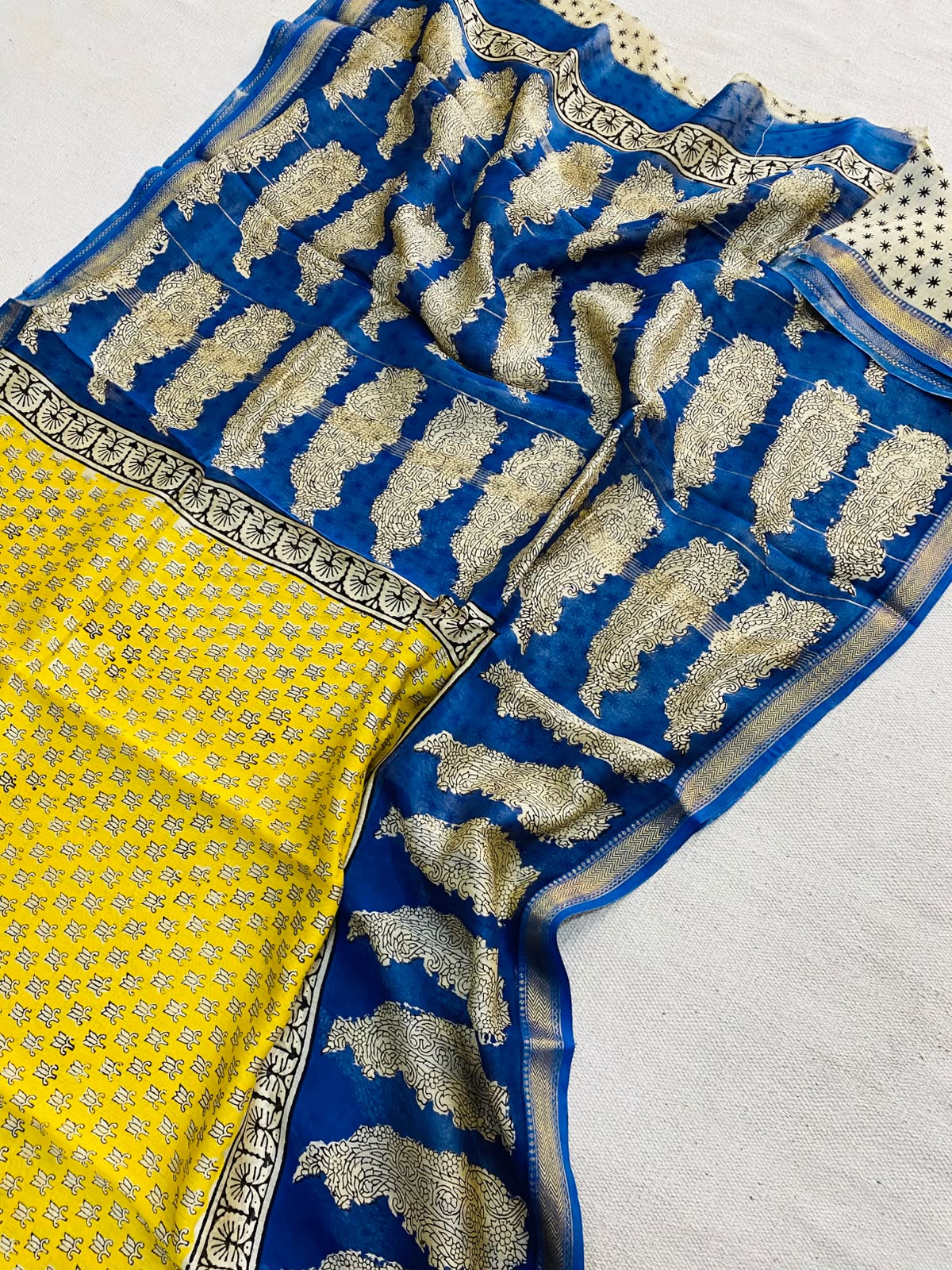Let’s Wear #ethicallymade✅
🍁Beautifully Crafted Maheshwari Silk Saree collection🍁
Specially Designed in Bagru jahota rapid dabu hand block print
100% Natural Dye
Fabric : Maheshwari Silk
Length : 5.5 Meters
Blouse Piece : 0.90 Meter