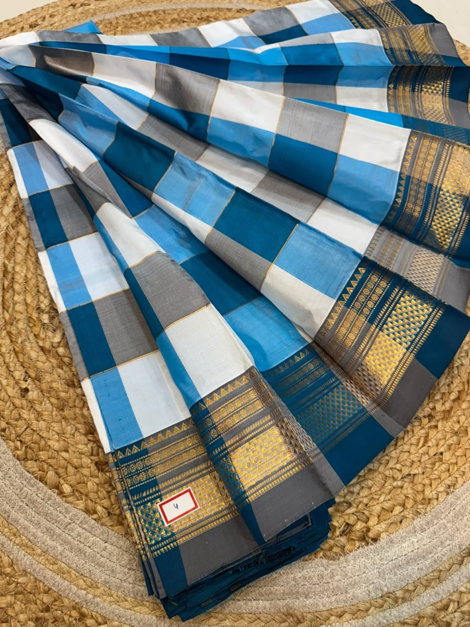 *ILKAL SAREE WITH SILK MARK*
Exclusive premium quality pure silk Multi colour checks with zari lines design ilkal saree With Fancy Temple design Jari Pallu and contrast blouse
6.10mtrs length
Premium quality ilkal saree