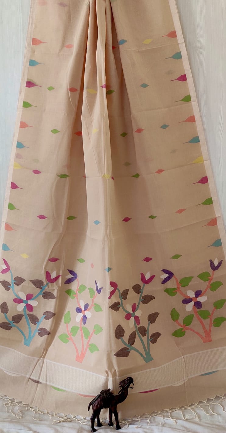 Very exclusive,Beautiful 100 Count pure
Cotton by Cotton Hand Spoon jamdani
with temple border with very
elegant jamdani motif pallu
Without bp