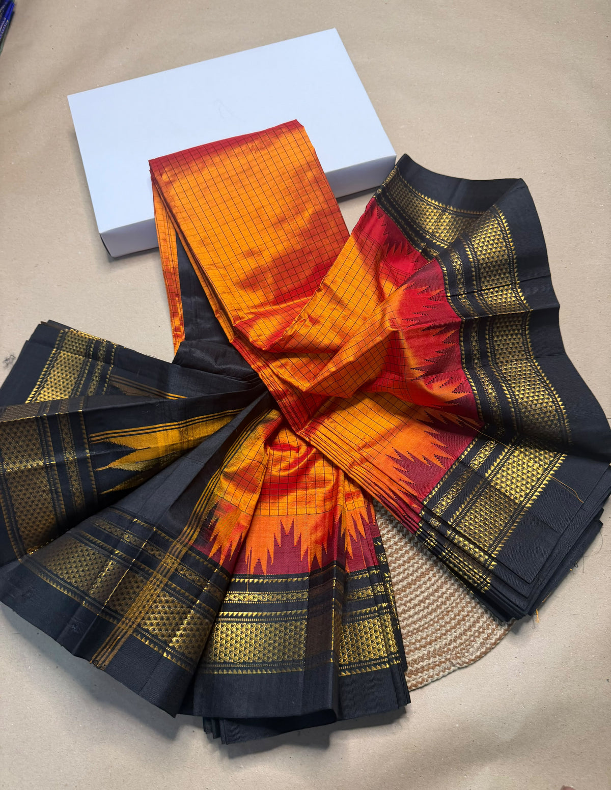 Material - pure silk
Border - chikki paras
Saree Name -ilkal pure silk small kaddi checks with small temple border saree
Pallu -multi tope silk pallu
Blouse -contrast
Handloom -yes
Saree length- 6.2
