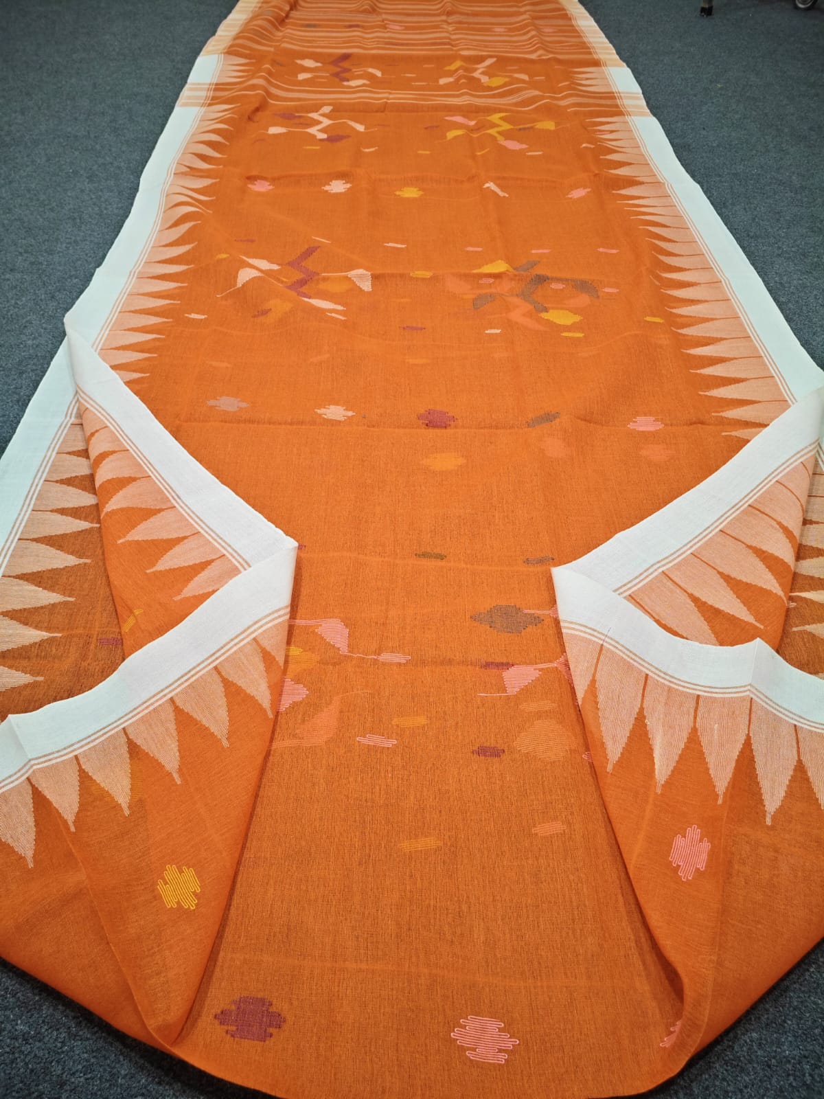 Authentic handloom
monipuri cotton saree
With bp