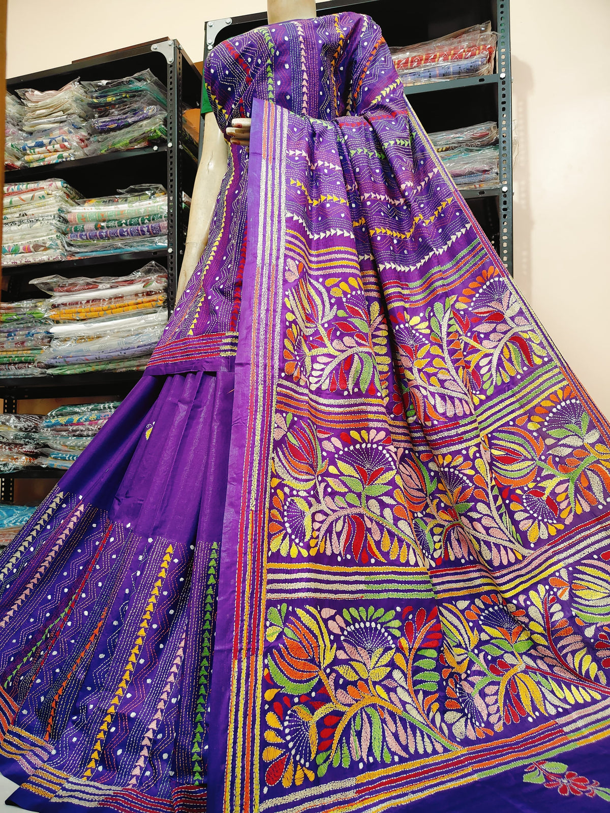 Traditional Shantiniketan hand Kanthastitch saree On
Belendend bangalore silk Material
With Kanthastitch Work Bp