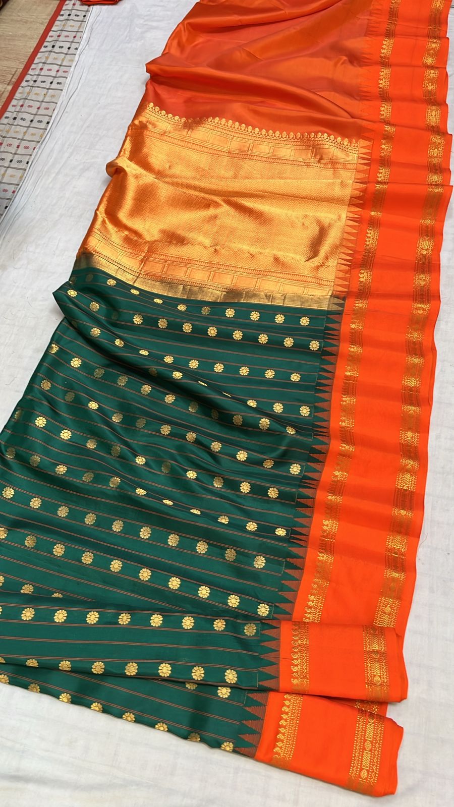 ✨✨Pure Gadwal Traditional Border Pattu Sarees with contrast blouse ✨✨