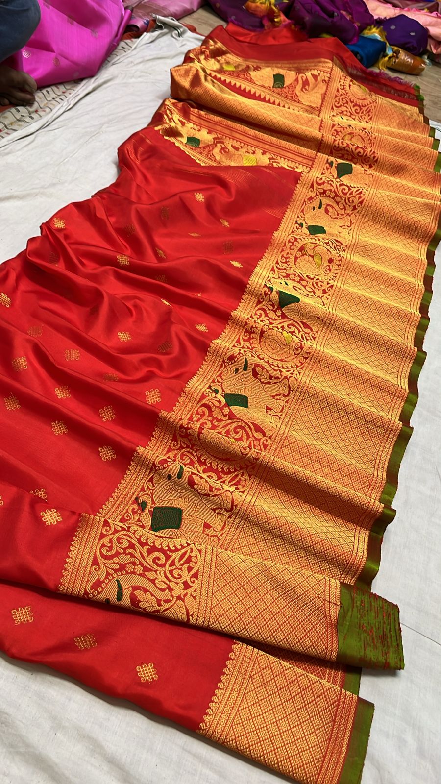 ✨✨Pure Gadwal Traditional
Meenakari turning
Border Pattu Sarees ✨✨