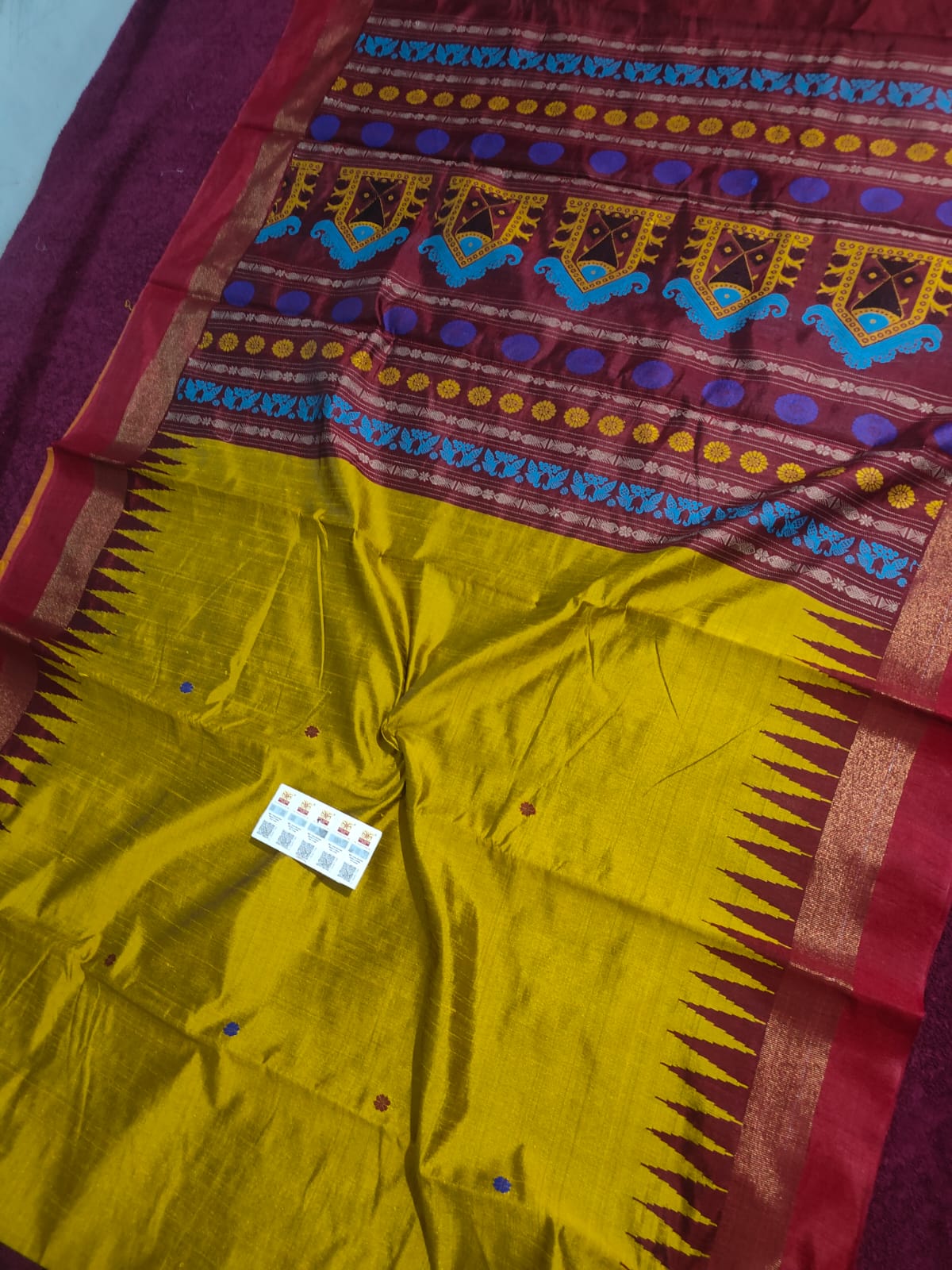 *Pure raw silk handloom Dolabedi temple border saree with contrast blouse*
Silk mark certified