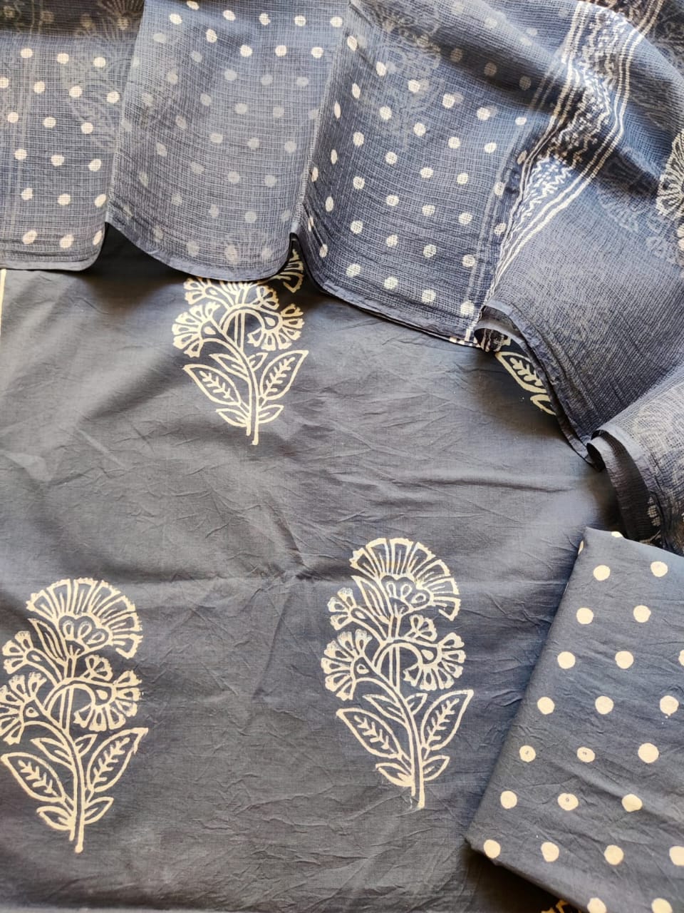 Block printed cotton suit with kota doriya duppta
Top @ bottom *cotton*
Duptta *kota doriya*