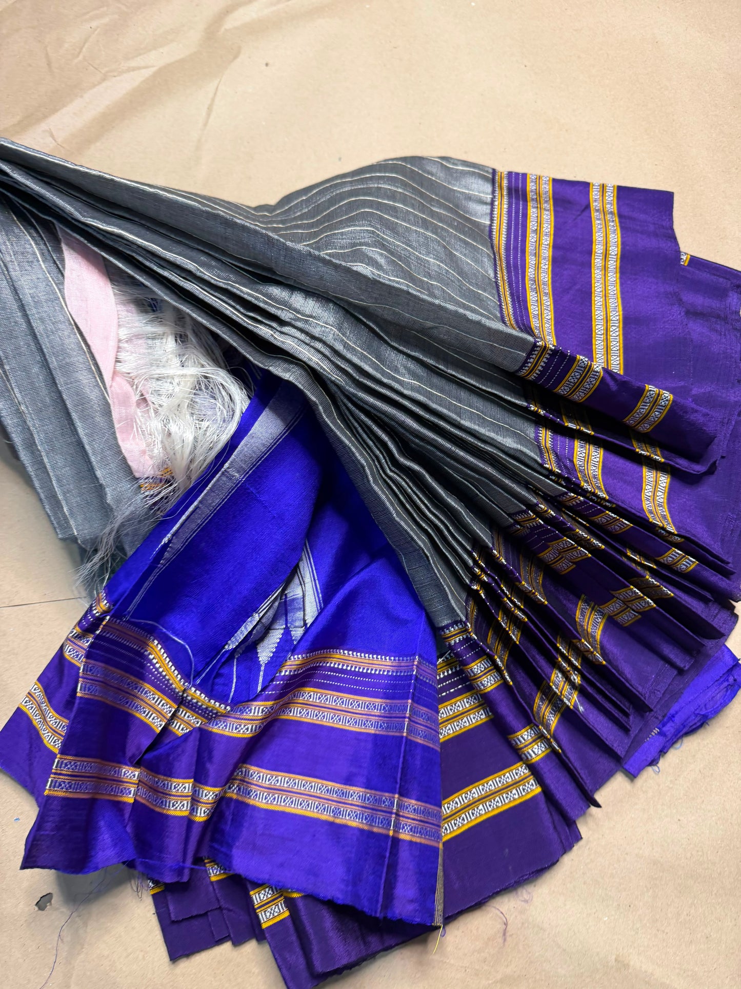 Material - viscos by cotton with Cotton By Cottan
Border - *Gayatri And Chikki Big border
Saree Name -ilkal special Gayatri saree
Pallu -*silk pallu*
Blouse -running
Handloom - *Hand Loom*
Saree length- 7.2
