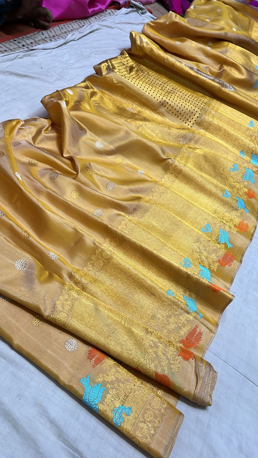 ✨✨Pure Gadwal Traditional
Meenakari turning
Border Pattu Sarees ✨✨