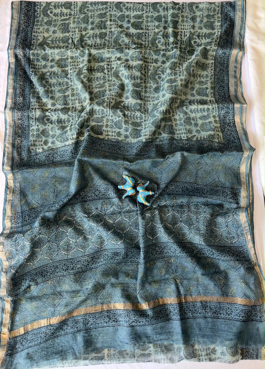 Summer special collection
Vanaspati ajark print
Kota saree new collection of Bagru print
New collection Saree Kota Doriya .
Hand made
Block print , Dabu print , Bagru print , vaspati print, ajark prijt
Saree length 5.5 mtr
Blouse. 80cm
Hand block printed.