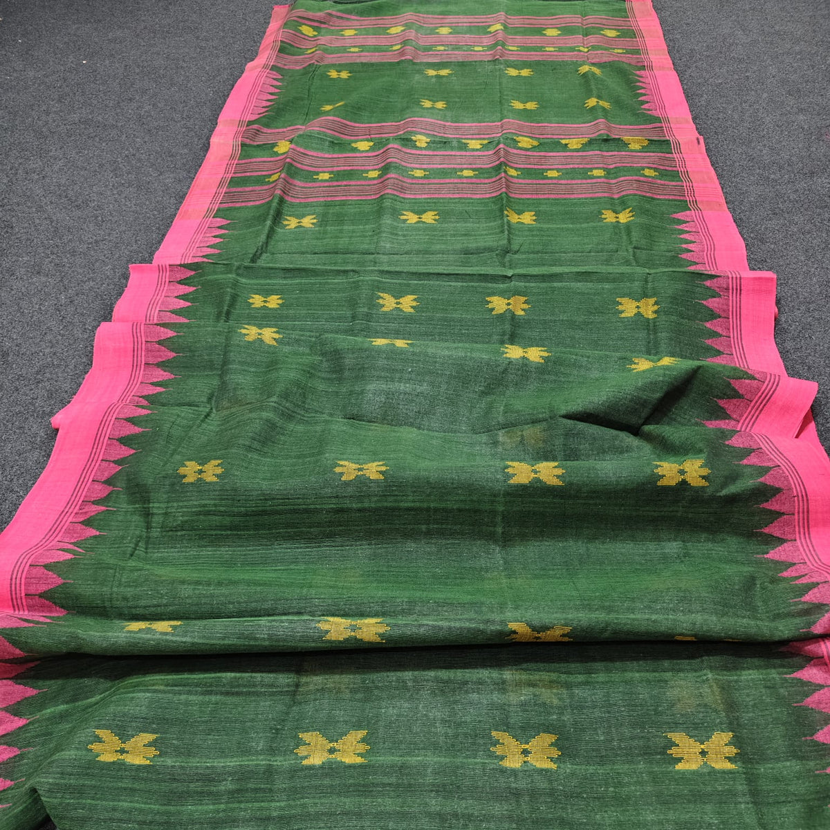 Authentic handloom
monipuri cotton saree
With bp