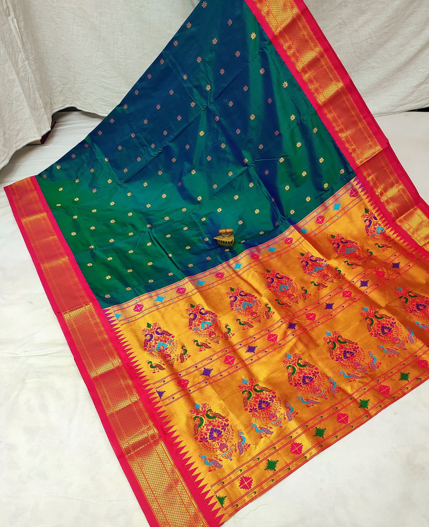 Oviya | Paithani Saree