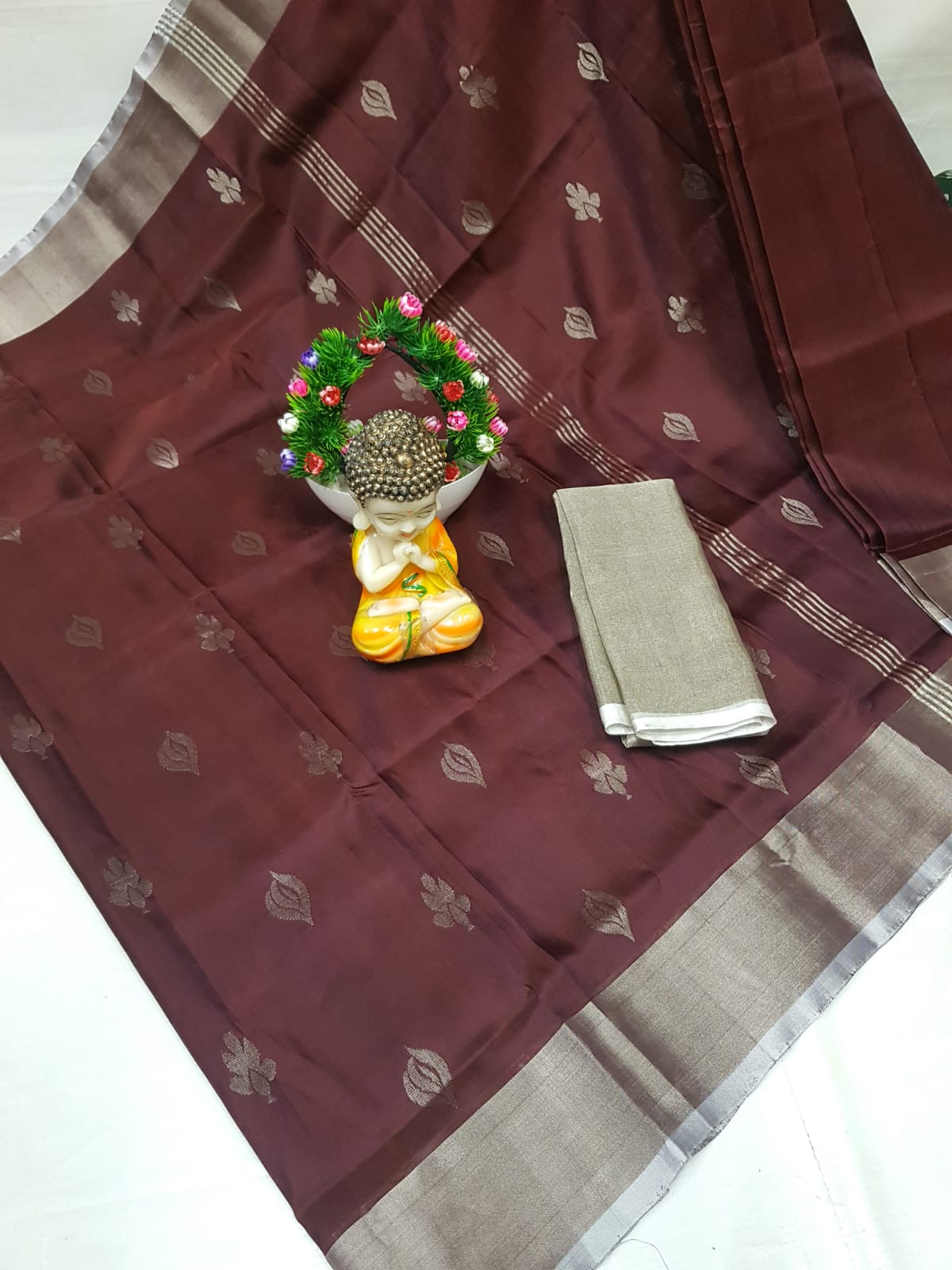🌹uppada pattu🌹 💐 🌹 Dollar buta sarees 🌹💐
🌹Good quality 💐👌👌👌
Fabric: uppada pattu/pattu 💐💐